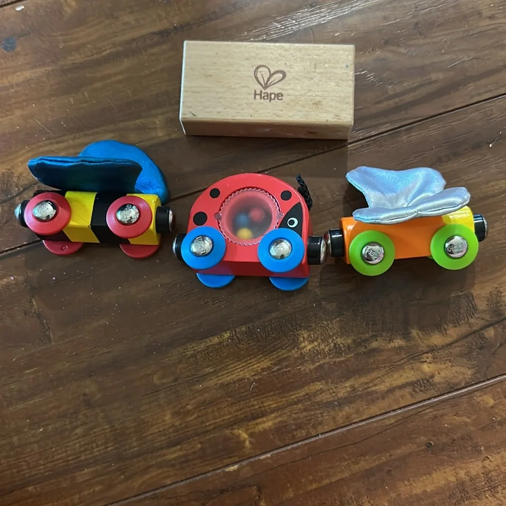 Hape Lucky Ladybug Friends Magnetic Wooden Train 3 Cars + Sugar Jar & block